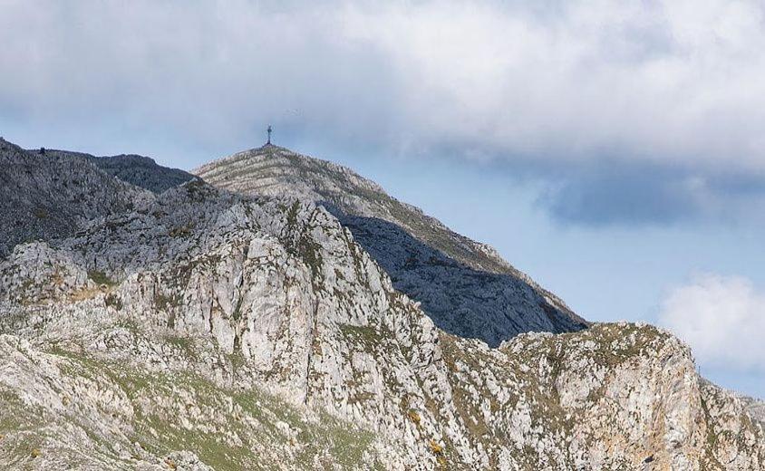 Duplex Con Vistas Al Picu Pienzu, Colunga Lägenhet Exteriör bild